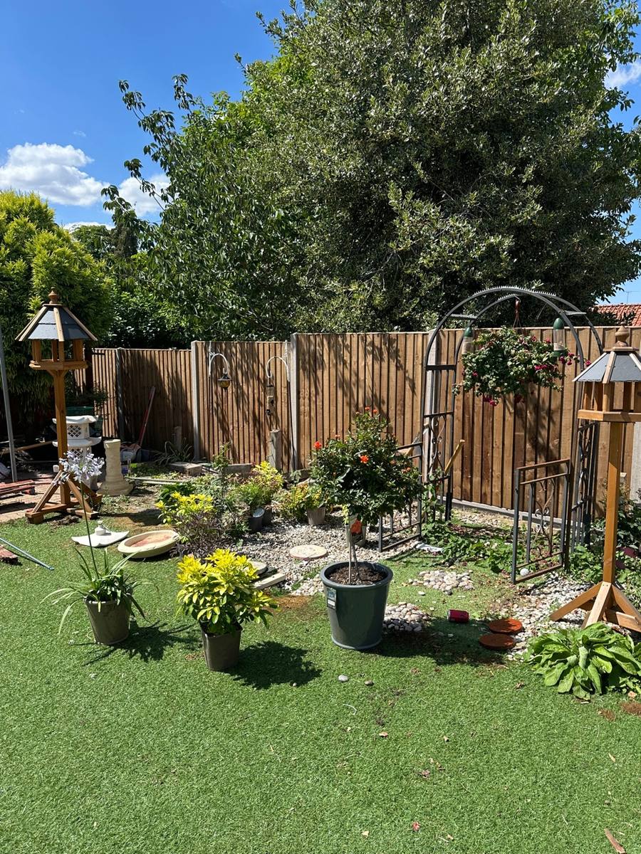 Quality closeboard fencing installation