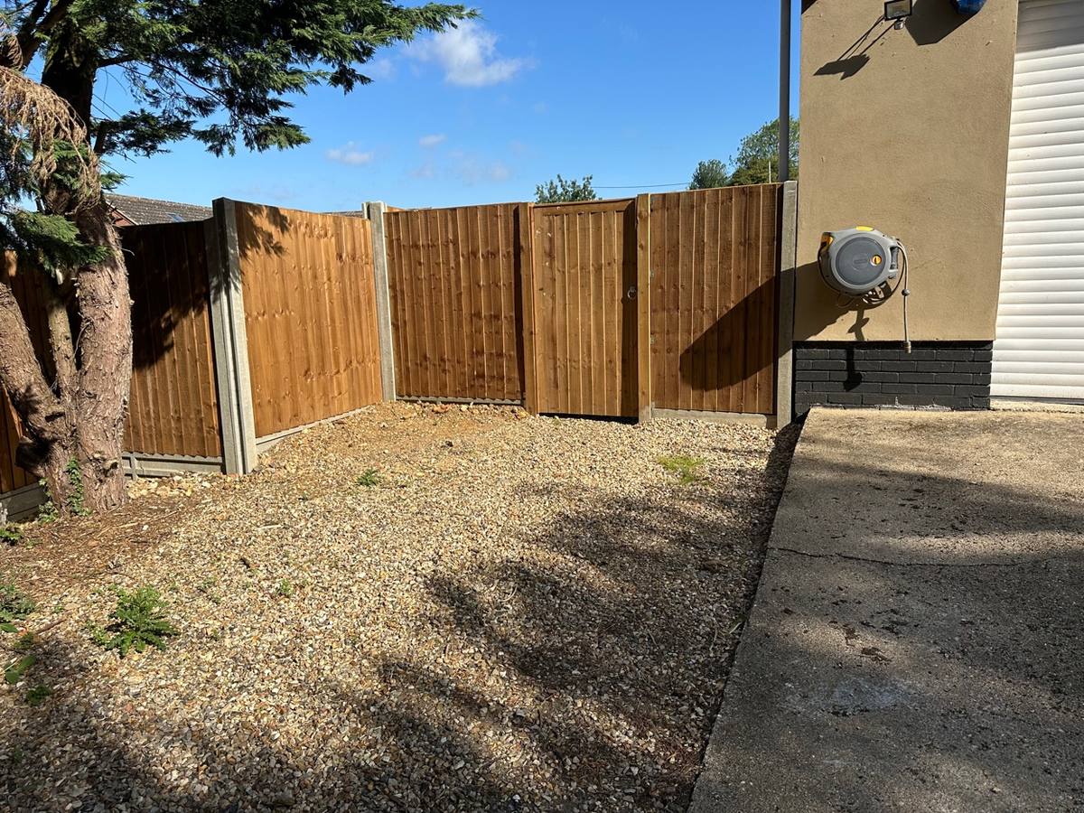 Fencing with gate access