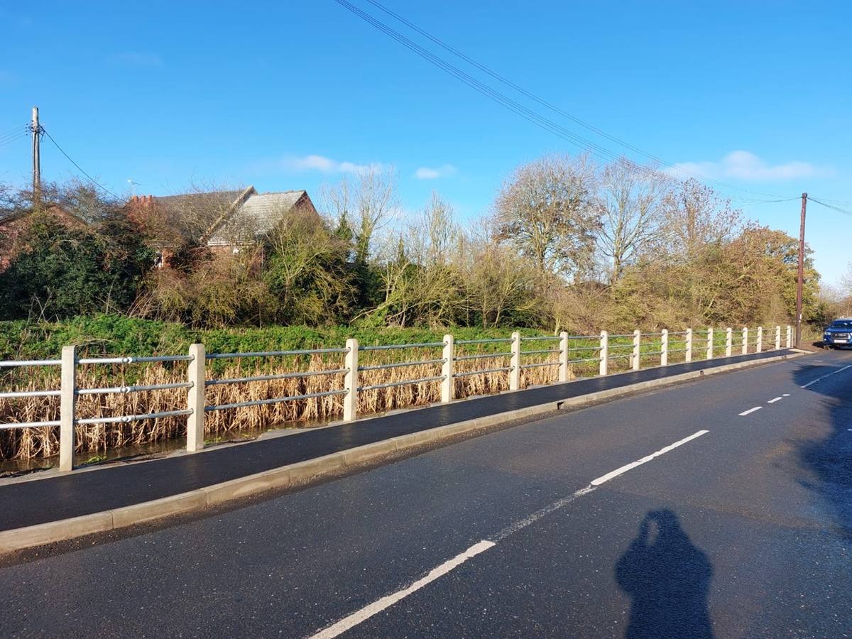 Key clamp security fencing